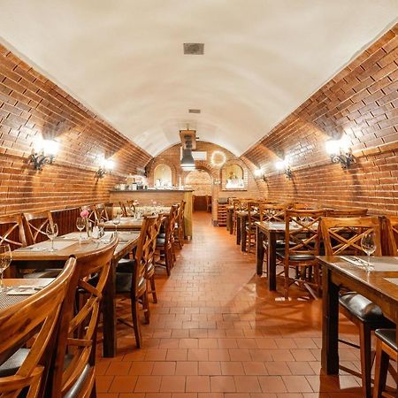 Restaurace A Penzion U Doubku Břeclav المظهر الخارجي الصورة