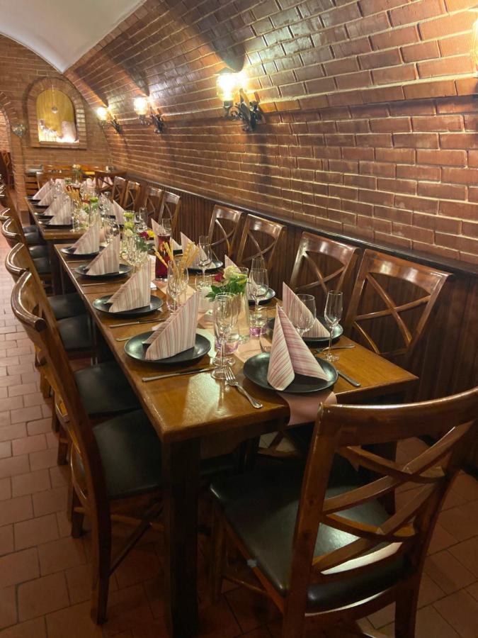 Restaurace A Penzion U Doubku Břeclav المظهر الخارجي الصورة