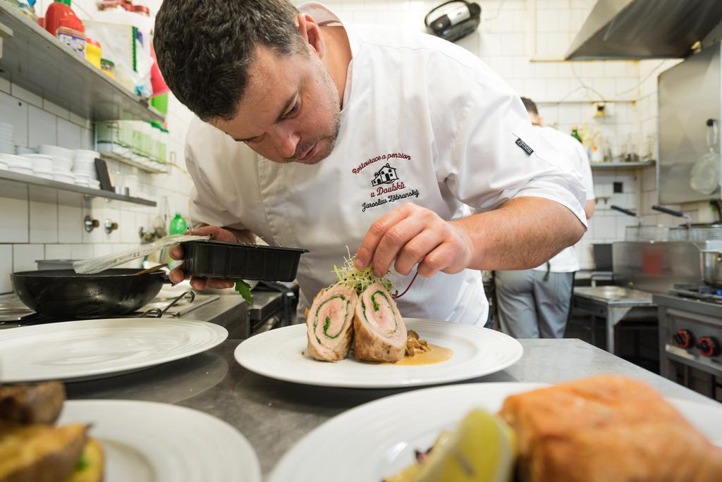 Restaurace A Penzion U Doubku Břeclav المظهر الخارجي الصورة