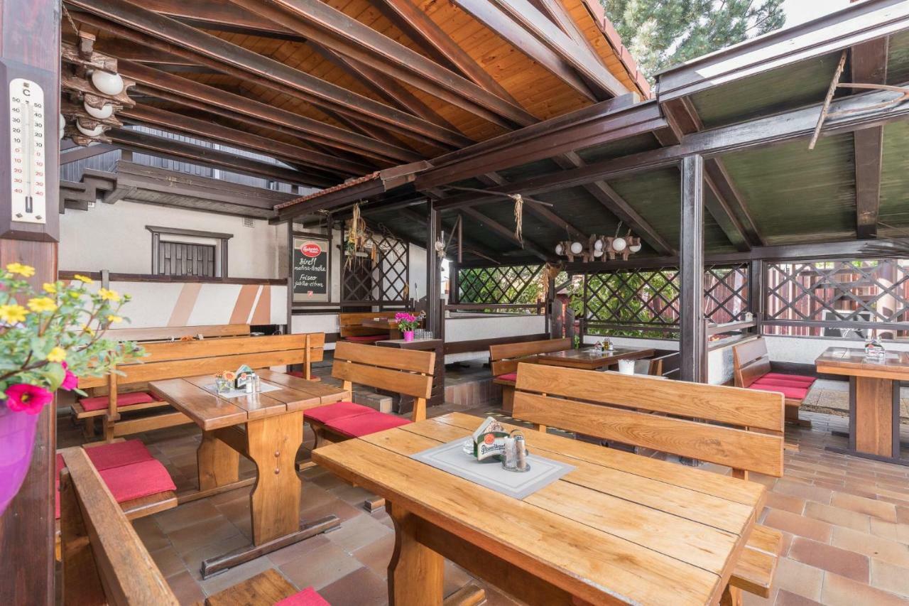 Restaurace A Penzion U Doubku Břeclav المظهر الخارجي الصورة